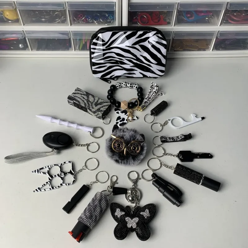18-piece stylish and simple keychain set - Image 1