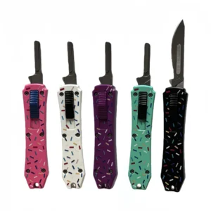 New surgical scalpel (including a pack of blades)