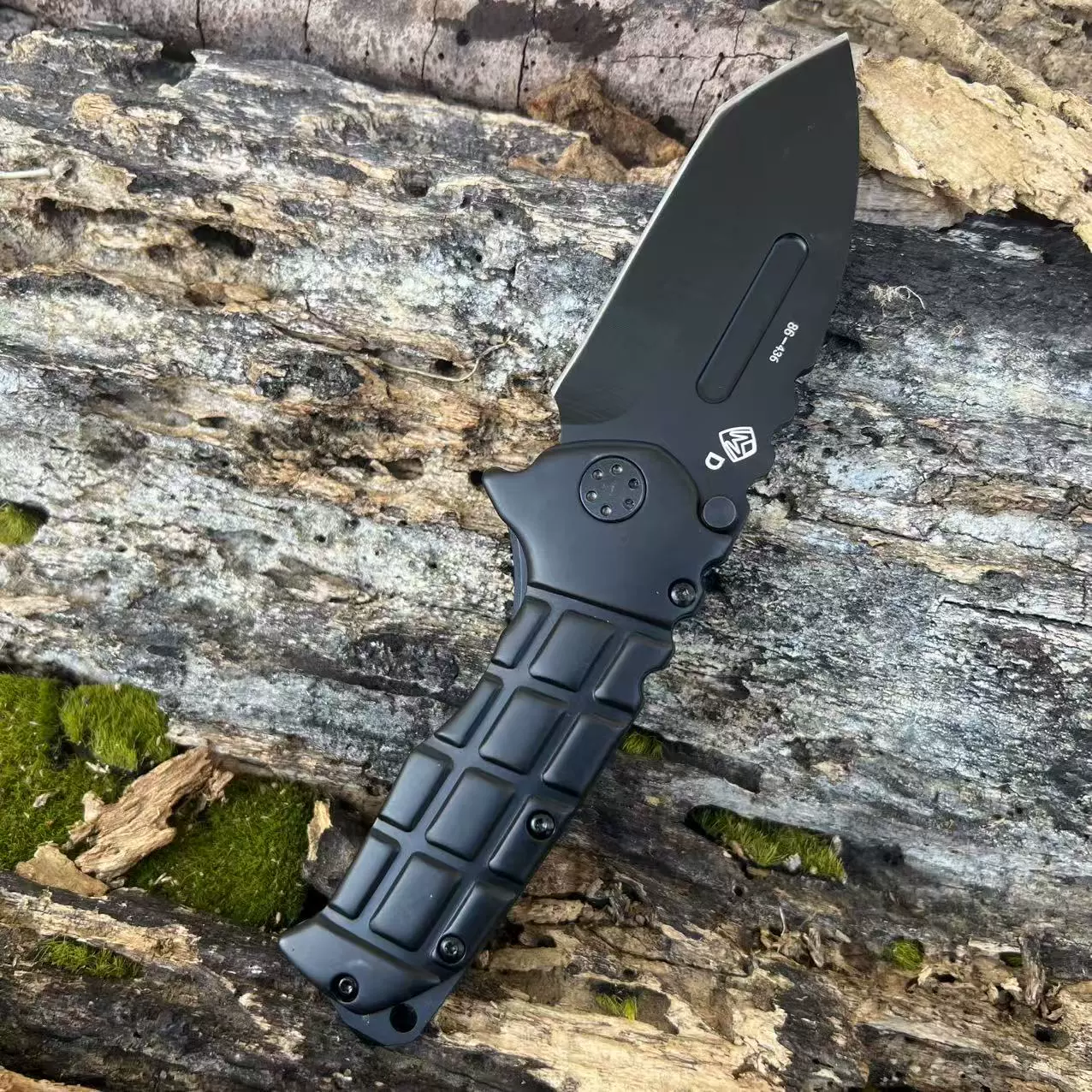 02-181364d50e69.webp D2 Outdoor Fixed Blade Knife Retail Display for Wholesale