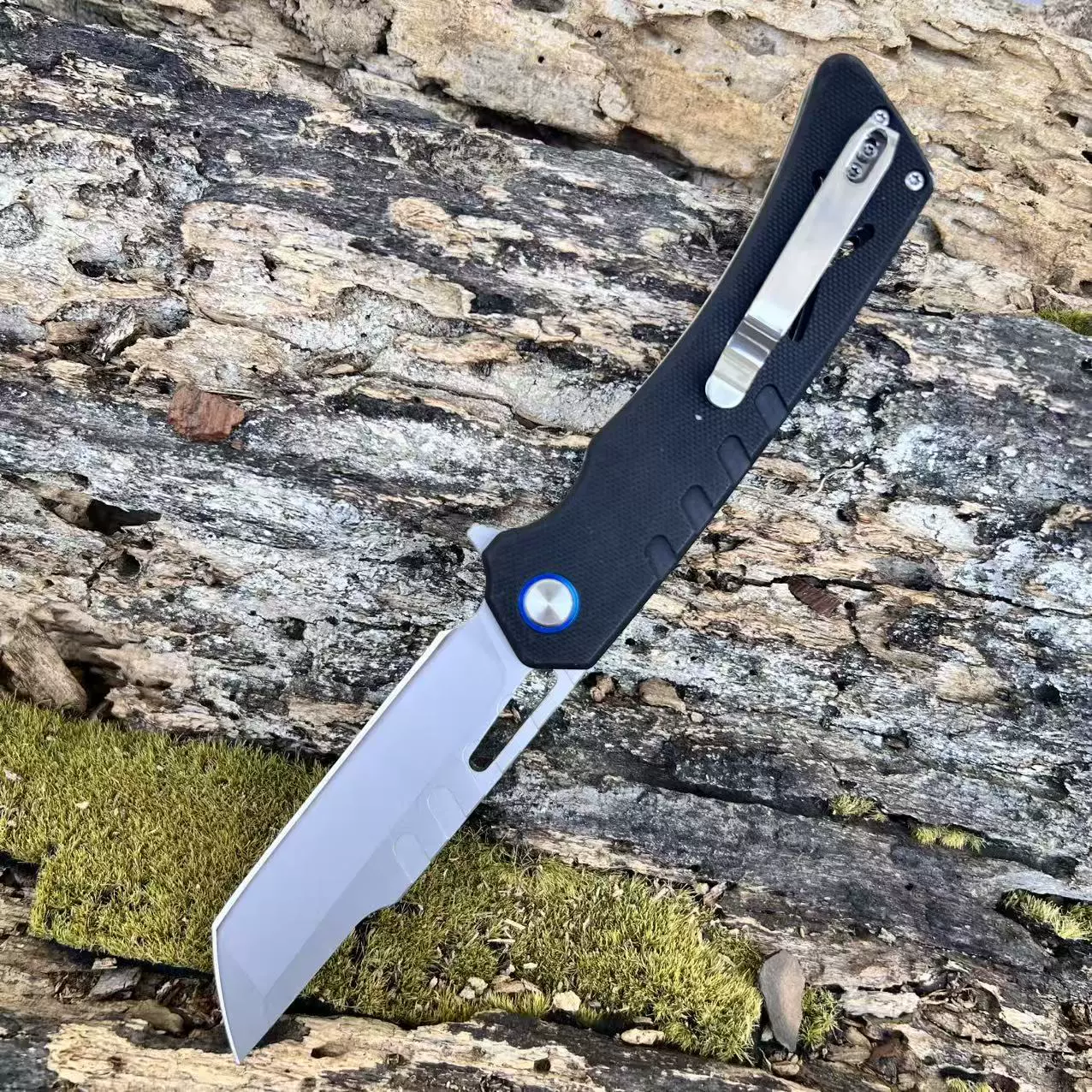 02-50a1e8106118.webp Camping Folding Knife Bulk Supply OEM Ready for Wholesale