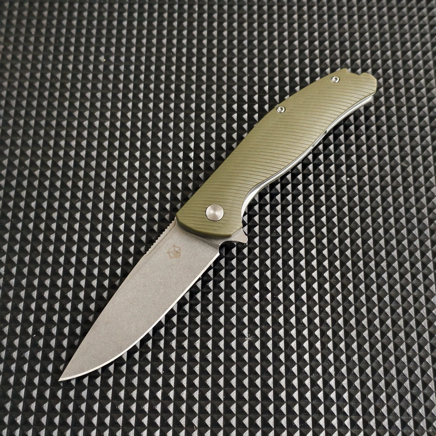 02-a30f5a51e758.webp D2 Camping Folding Knife Retail Display for Wholesale