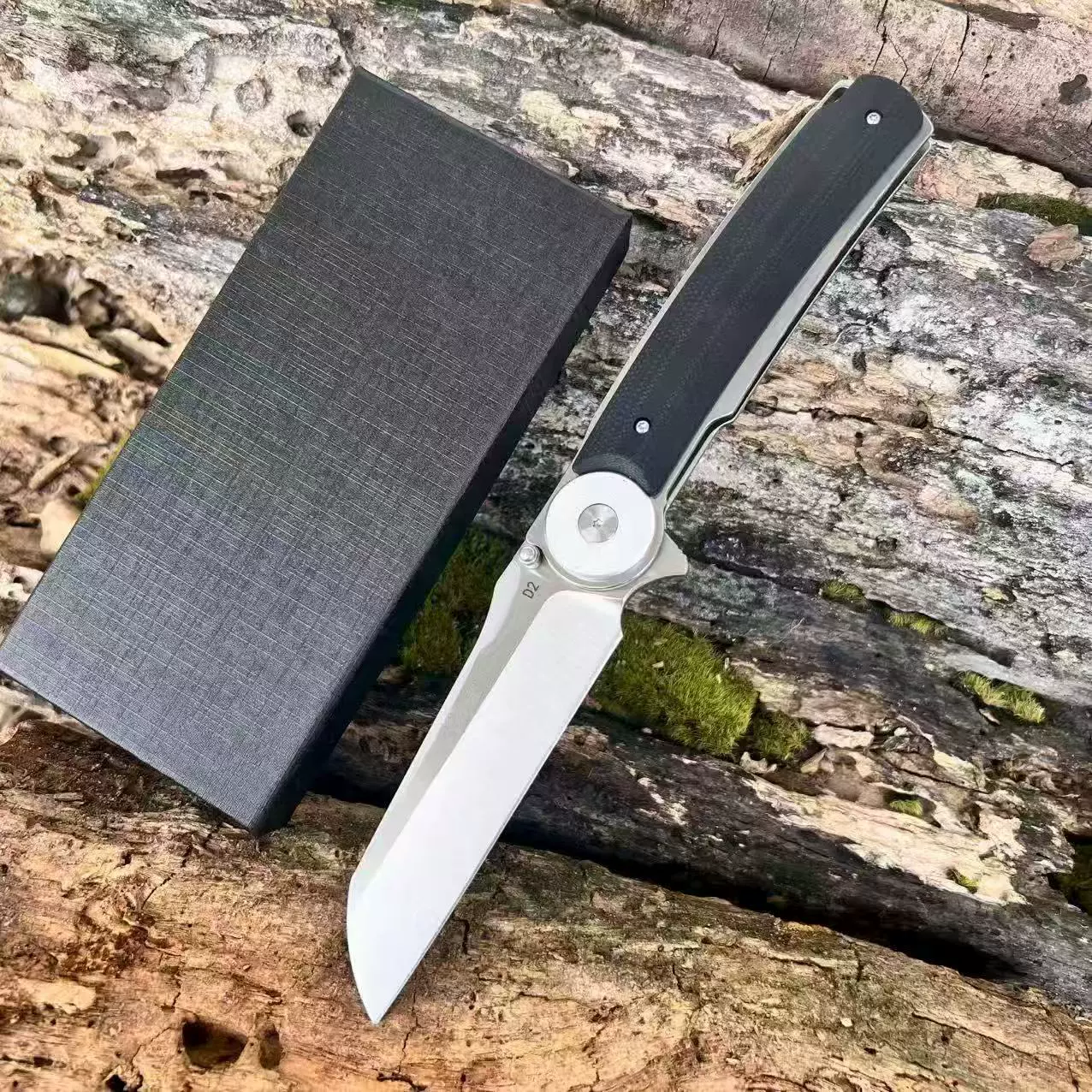 02-a60010607293.webp D2 Outdoor Folding Knife Retail Display for Wholesale