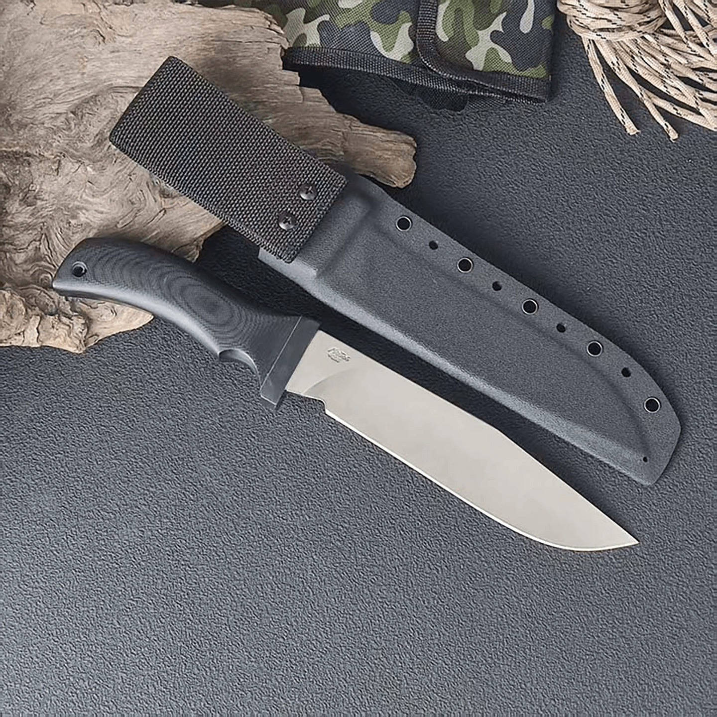 02-b8c04cb5404f.webp Camping Fixed Blade Knife Retail Display for Wholesale