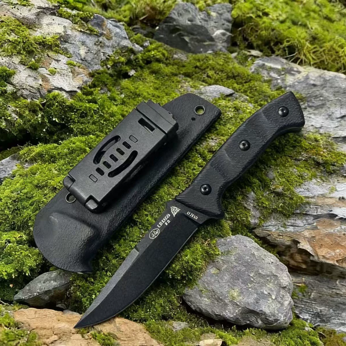 02-cf6c0d382a06.webp Camping Fixed Blade Knife Retail Display for Wholesale