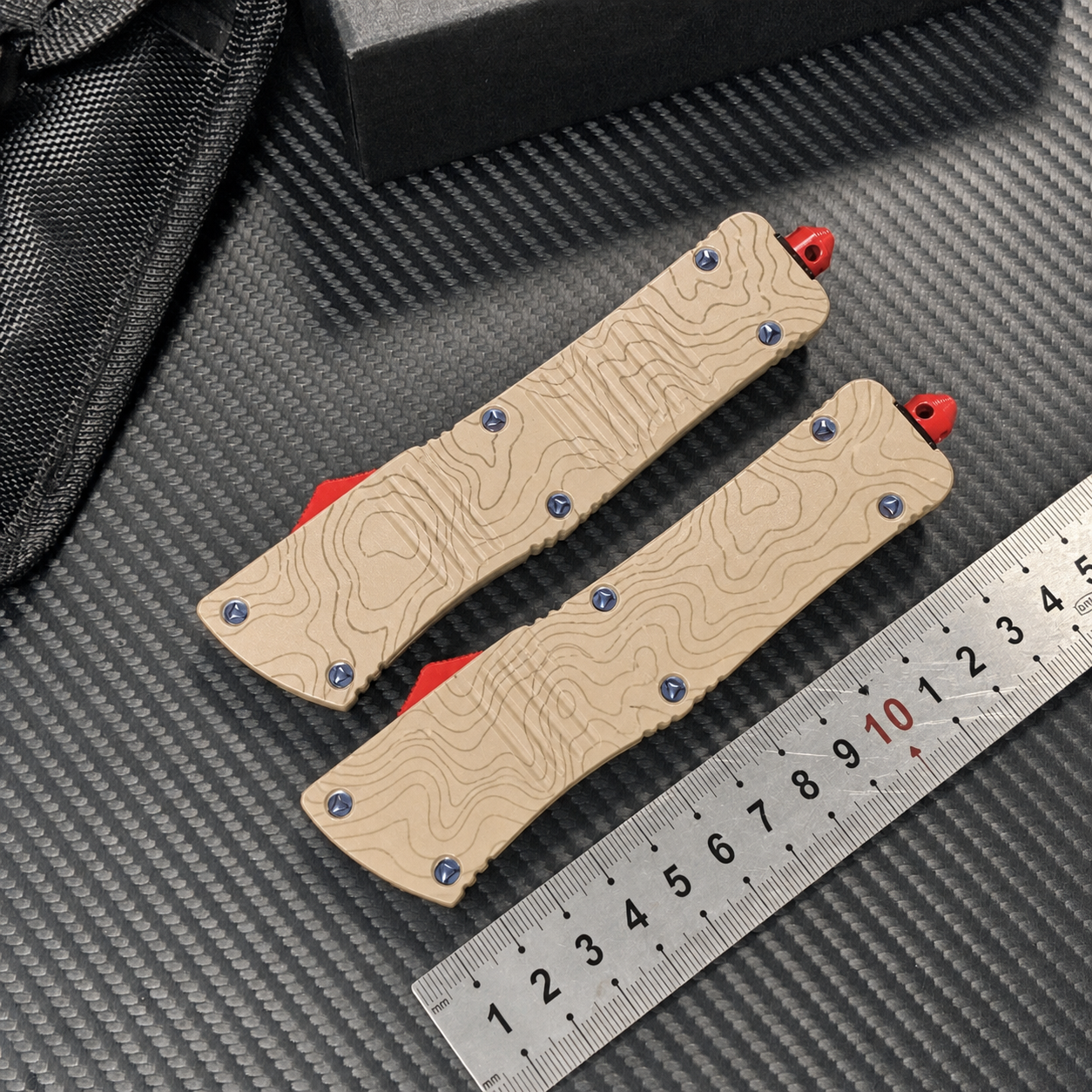 Desert Sand Topographic Heavyweight OTF Automatic Knife Desert Sand Topographic heavyweight zinc alloy OTF automatic knife pair