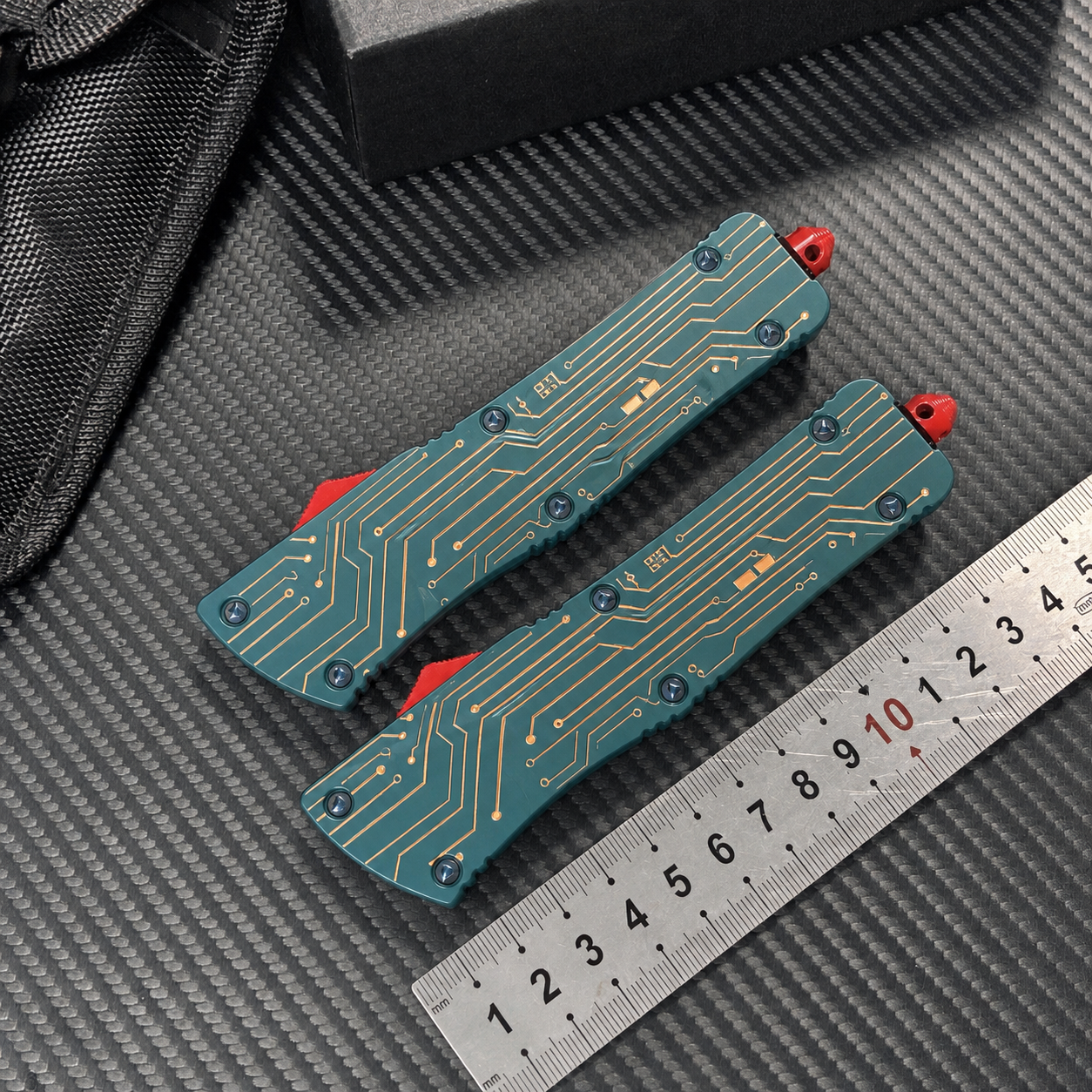 Deep Teal Circuit Trace Heavyweight OTF Automatic Knife Deep Teal Circuit Trace heavyweight zinc alloy OTF automatic knife pair