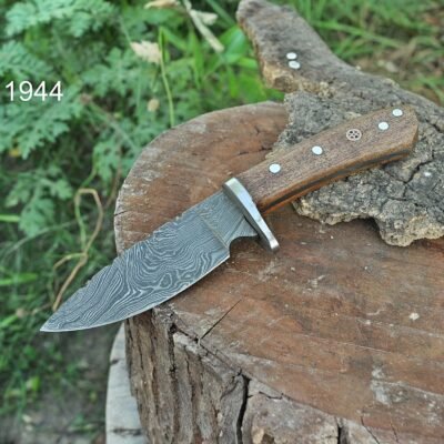 Cuchillo de caza de hoja fija con acero Damasco y mango de madera — TK-FB-0399